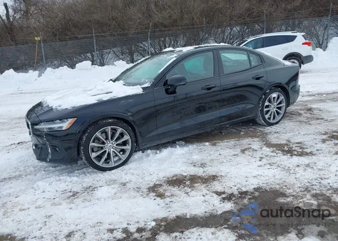 2021 Volvo S60 T6 Momentum z USA, uszkodzony, nr VIN 7JRA22TK3MG080741